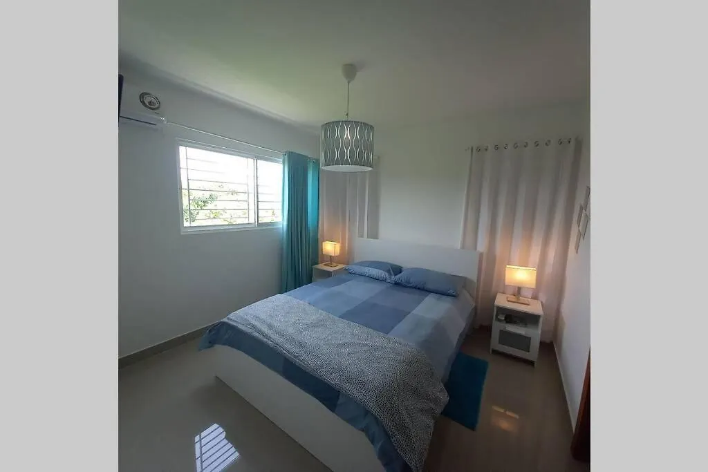 Confortable apartamento de 3 tres habitaciones, con hermosa vista de area verde, ademas de piscinas y juegos infantiles en area recreativa Santiago De Los Caballeros