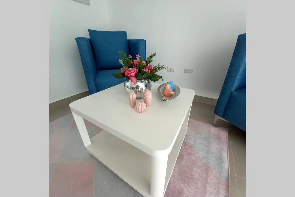 Confortable apartamento de 3 tres habitaciones, con hermosa vista de area verde, ademas de piscinas y juegos infantiles en area recreativa Santiago De Los Caballeros República Dominicana