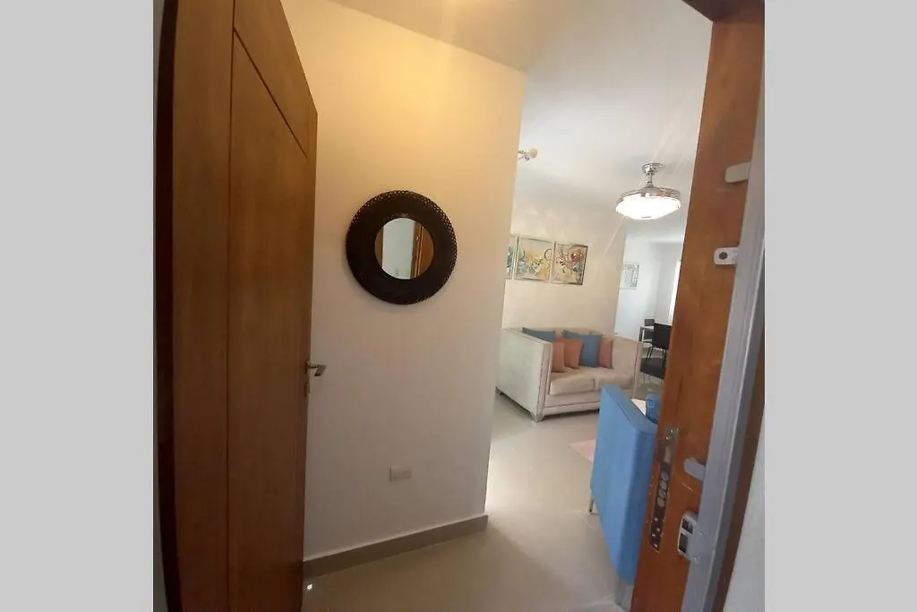 Confortable apartamento de 3 tres habitaciones, con hermosa vista de area verde, ademas de piscinas y juegos infantiles en area recreativa Santiago De Los Caballeros