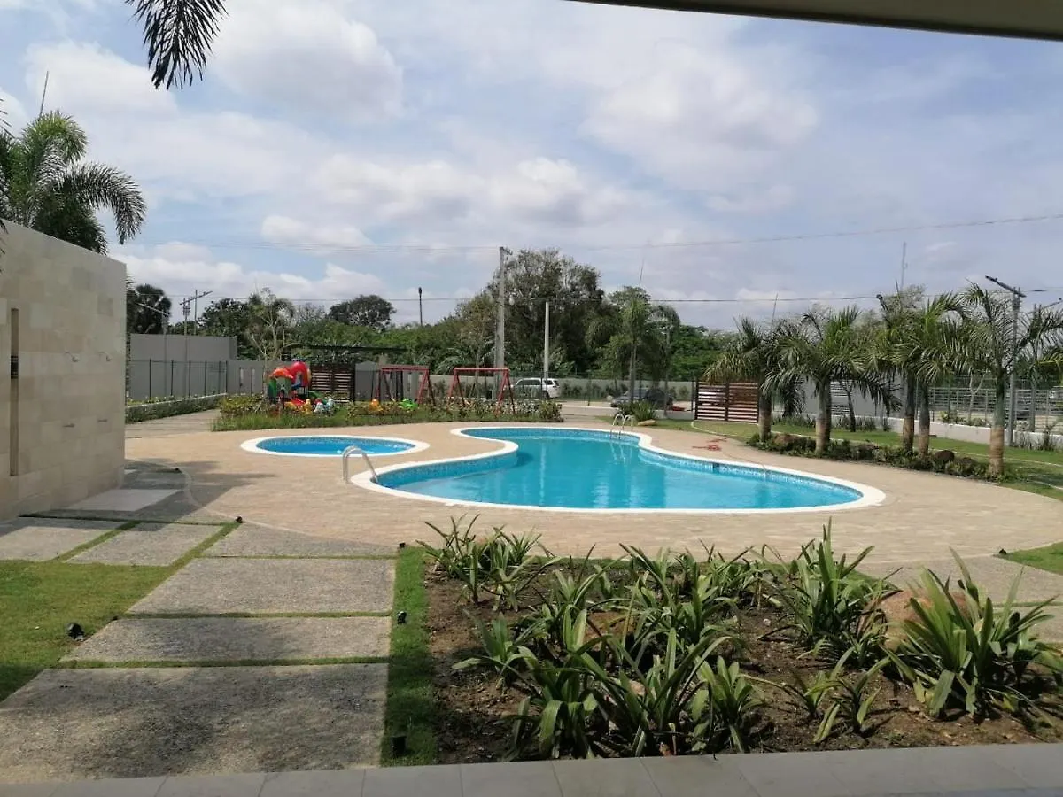 Confortable apartamento de 3 tres habitaciones, con hermosa vista de area verde, ademas de piscinas y juegos infantiles en area recreativa Santiago De Los Caballeros